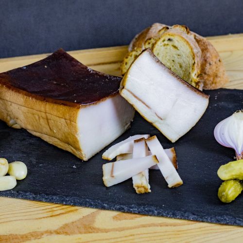 uzenář pan Bašta s láskou, z kvalitního masa a surovin a bez chemickým přídavků vyrábí dle objednávek svých zákazníků zajímavé uzenářské výrobky