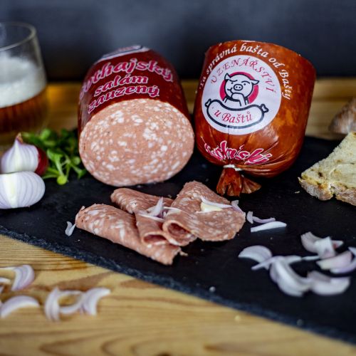 uzenář pan Bašta s láskou, z kvalitního masa a surovin a bez chemickým přídavků vyrábí dle objednávek svých zákazníků zajímavé uzenářské výrobky