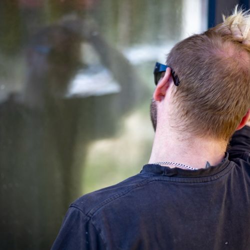 Tommino = hudebník, skladatel písní (hudby i textu), baskytarista i zpěvák (zakladatel kapel CompromisPb a Compromysh, člen kapel Septic People či Galileo)